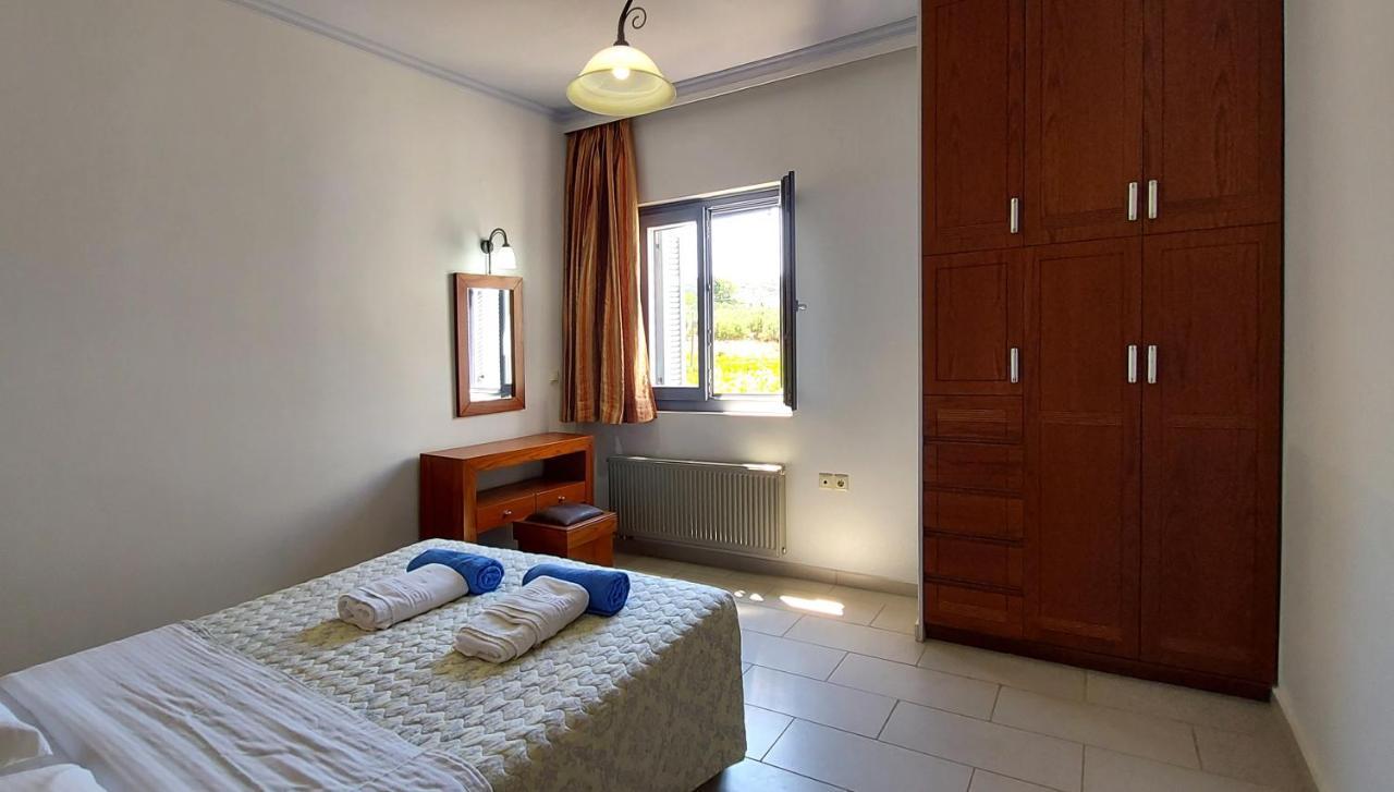 Thealia Apartment Karefiliana Bagian luar foto