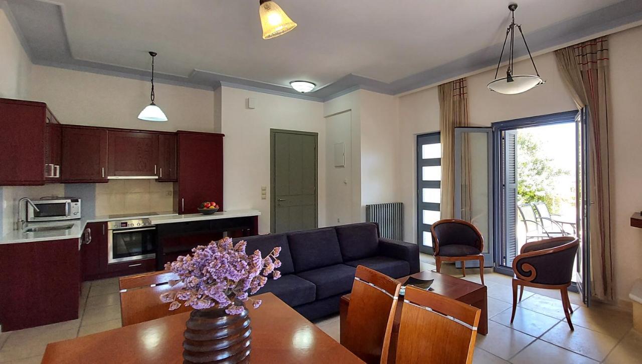 Thealia Apartment Karefiliana Bagian luar foto