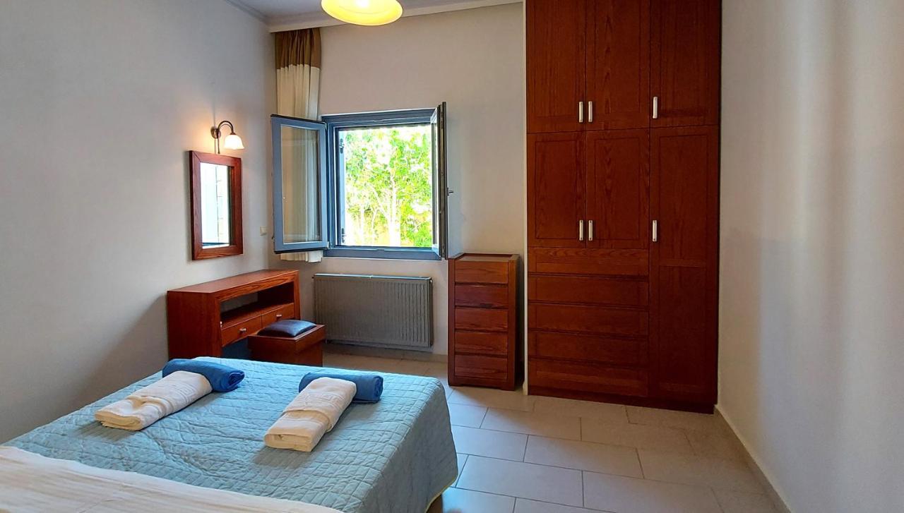 Thealia Apartment Karefiliana Bagian luar foto