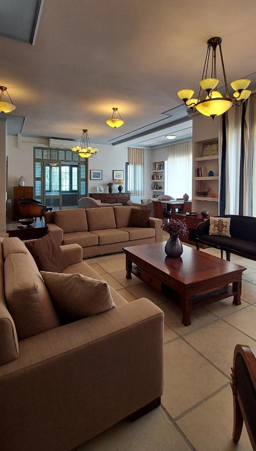 Thealia Apartment Karefiliana Bagian luar foto