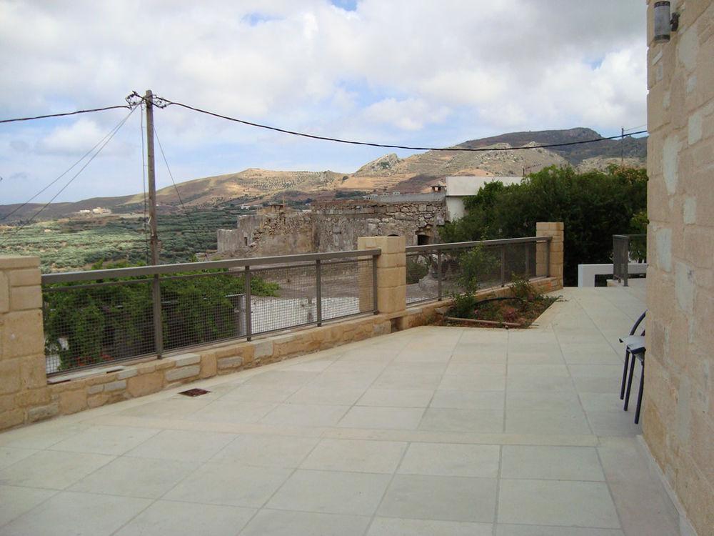 Thealia Apartment Karefiliana Bagian luar foto