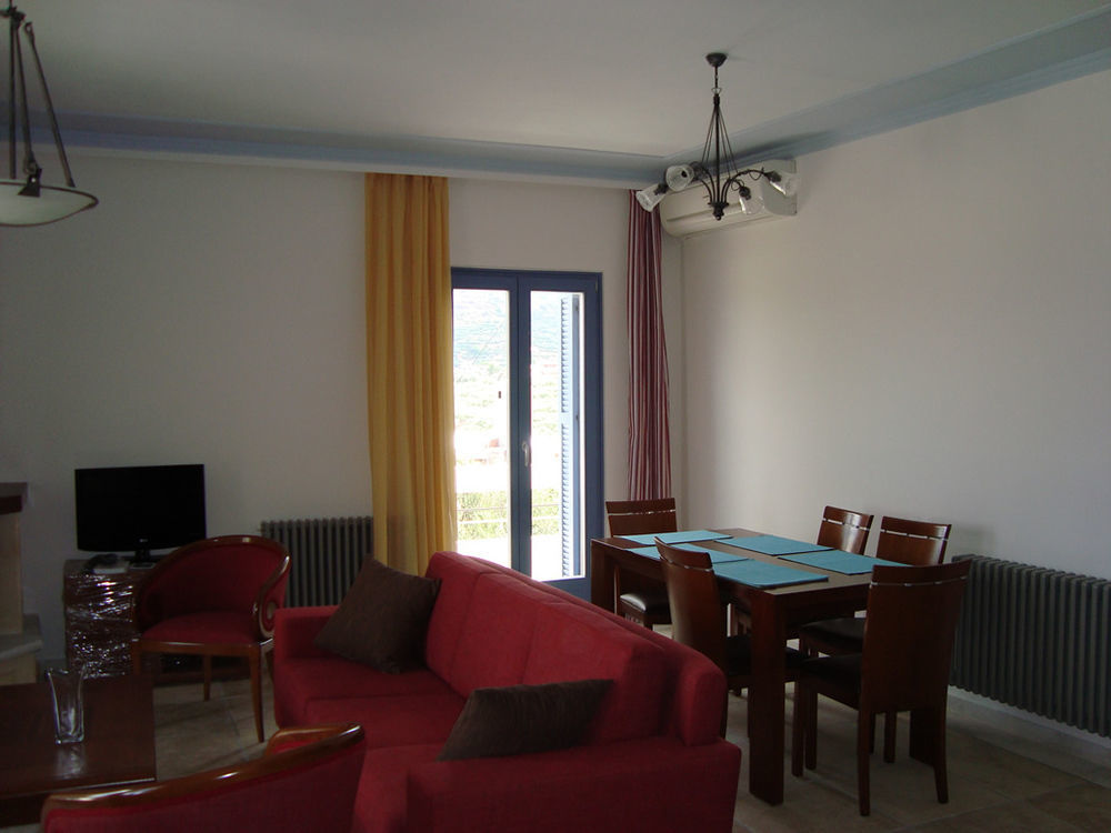 Thealia Apartment Karefiliana Bagian luar foto