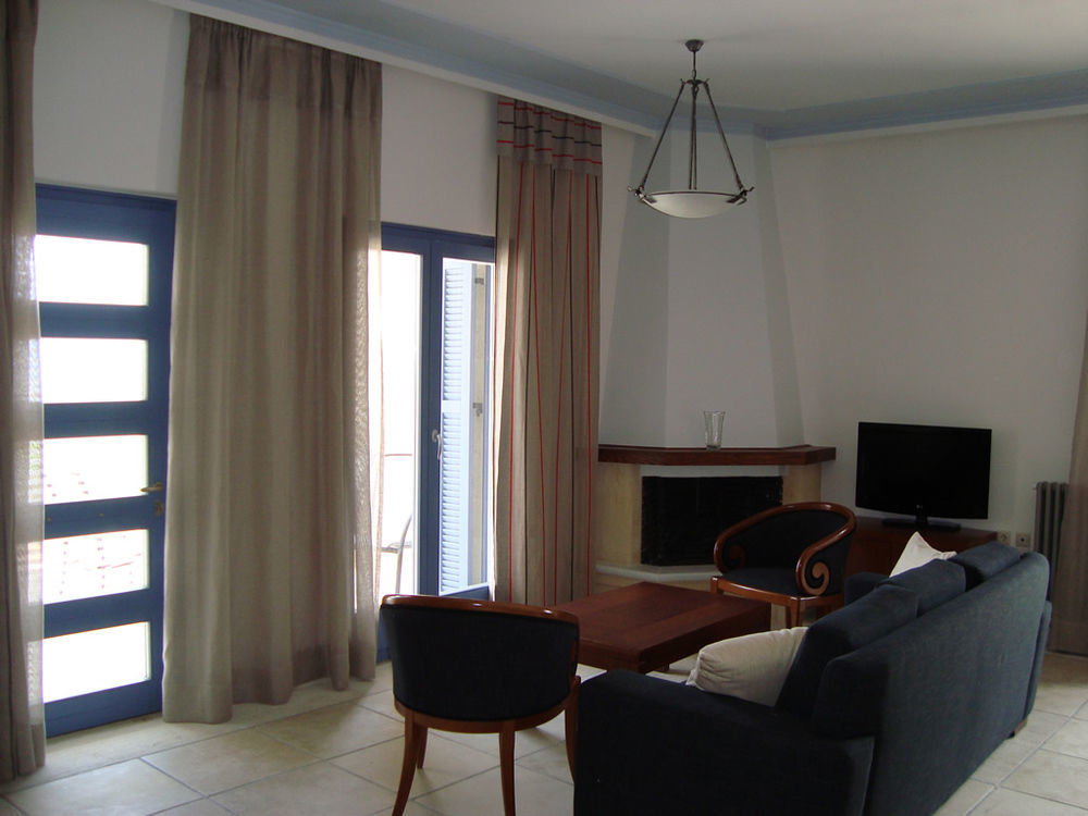 Thealia Apartment Karefiliana Bagian luar foto