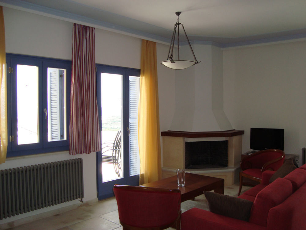 Thealia Apartment Karefiliana Bagian luar foto